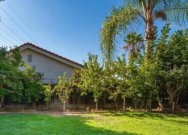 $3,200 | 5742 West Palo Alto Avenue, Fresno, CA 93722