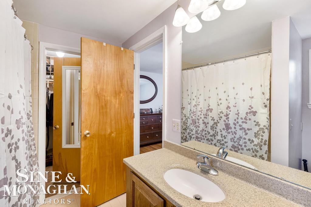 1694 Newcastle Road Grosse Pointe Woods, MI 48236 - Photo 20 of 41