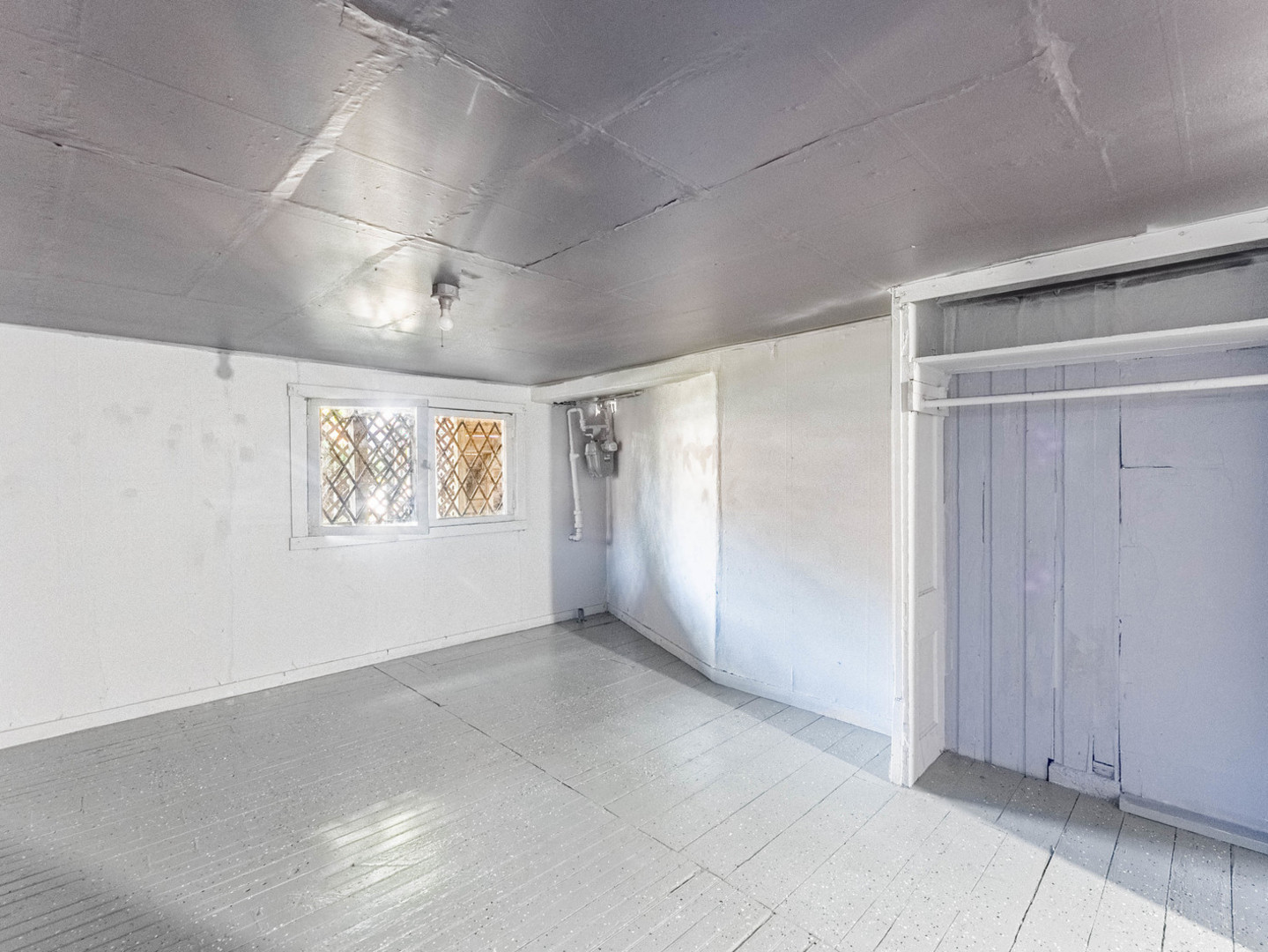 7041 South Throop Street Chicago, IL 60636 - Photo 29 of 36 an empty room with windows