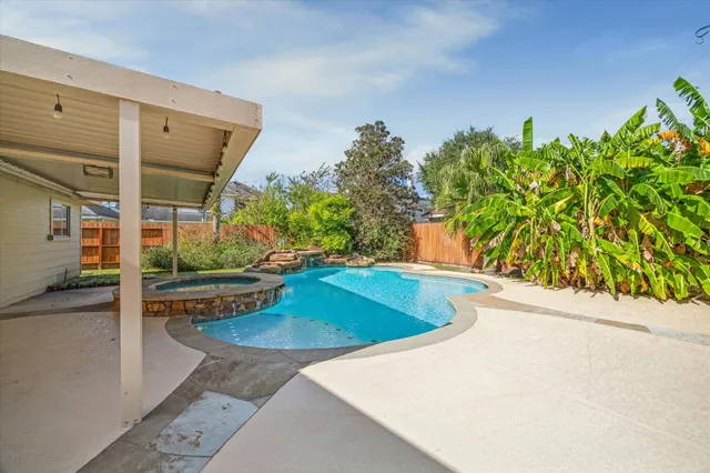 a view of a outdoor space