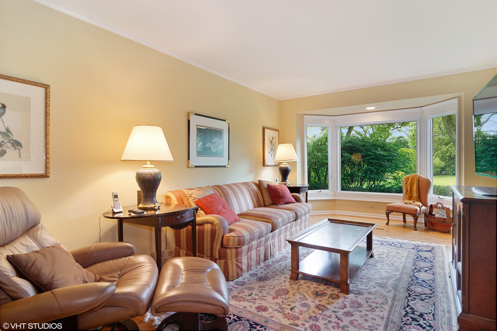 196 Coach Road Northfield, IL 60093 - Photo 15 of 36 a living room with furniture a lamp wooden floor and a large window