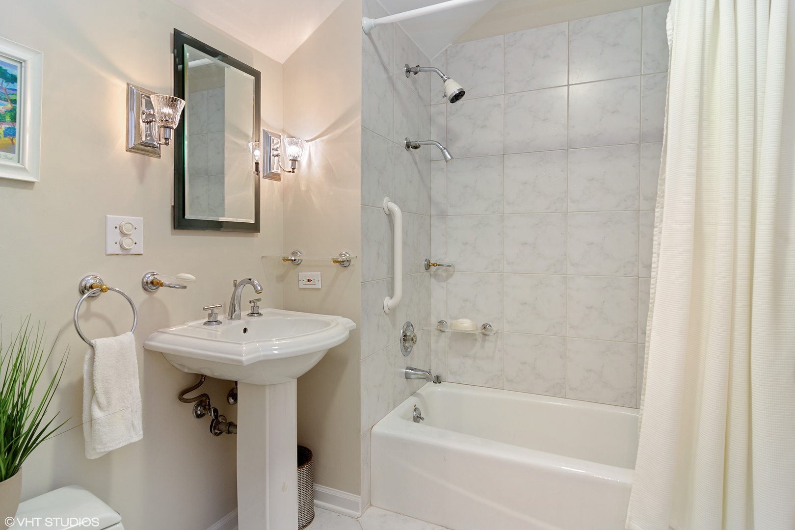 196 Coach Road Northfield, IL 60093 - Photo 22 of 36 a white bath tub sitting next to a white sink