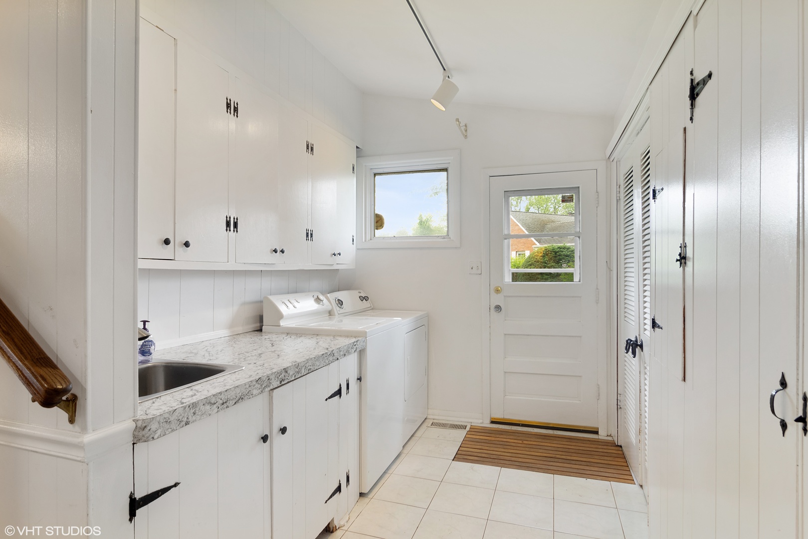 196 Coach Road Northfield, IL 60093 - Photo 23 of 36 a bathroom with a sink and a mirror