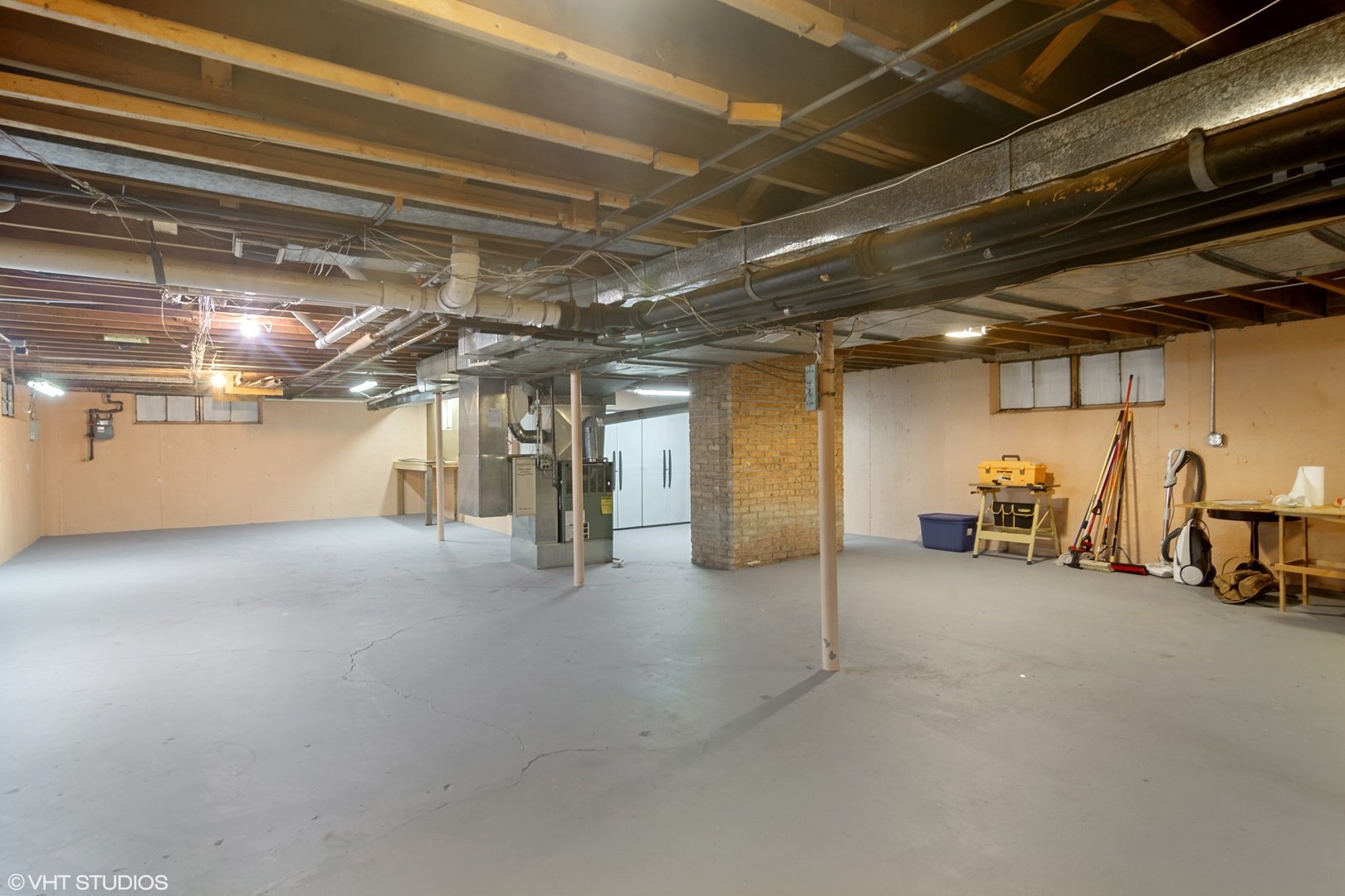 196 Coach Road Northfield, IL 60093 - Photo 25 of 36 a view of parking garage with cars