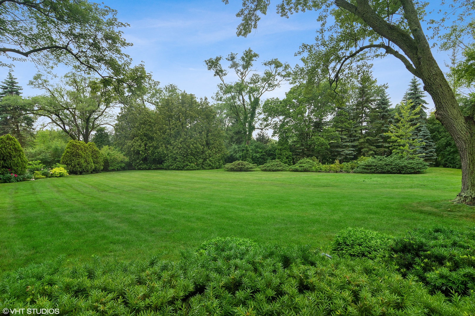 196 Coach Road Northfield, IL 60093 - Photo 29 of 36 a view of yard with green space