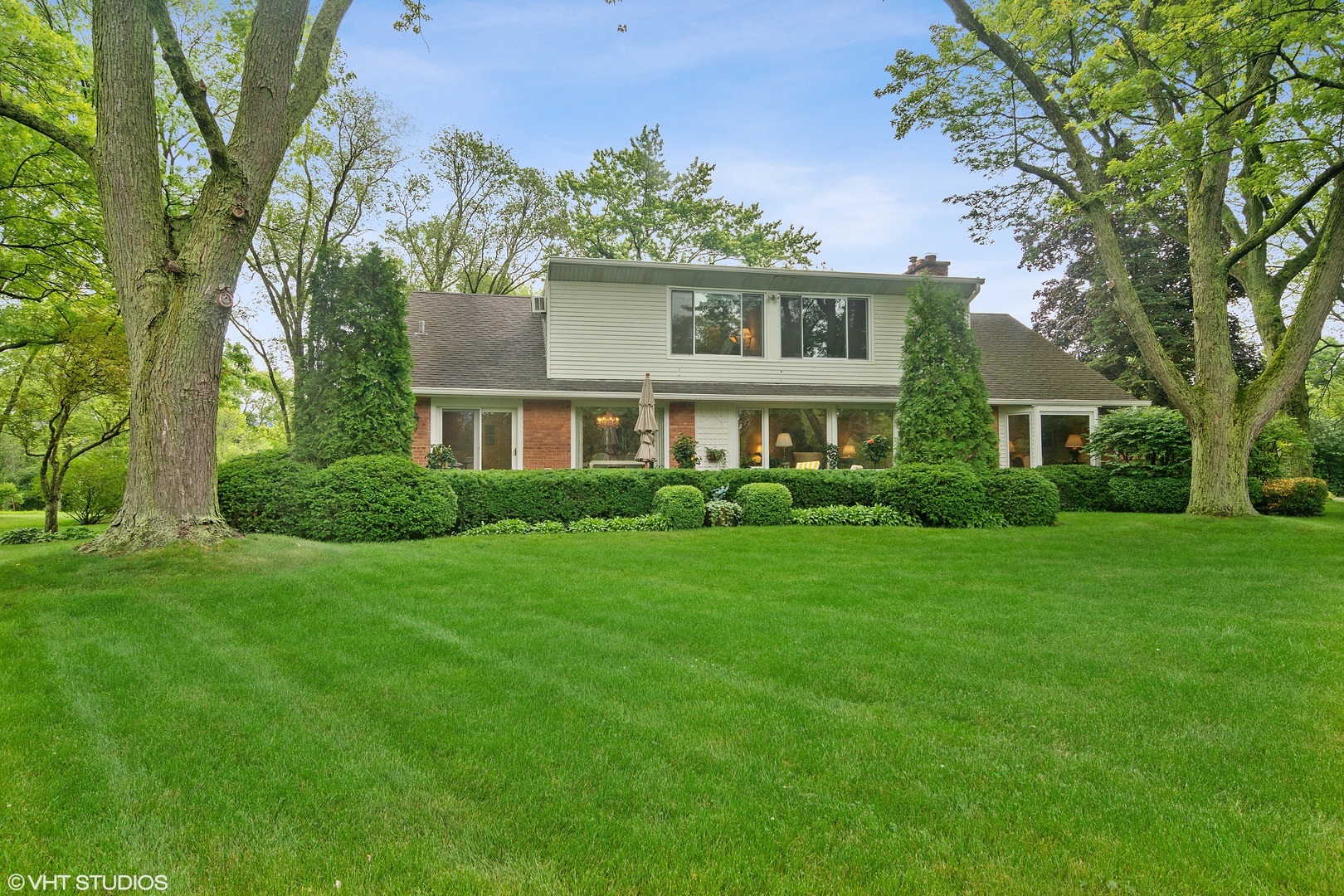196 Coach Road Northfield, IL 60093 - Photo 31 of 36 a front view of a house with a garden