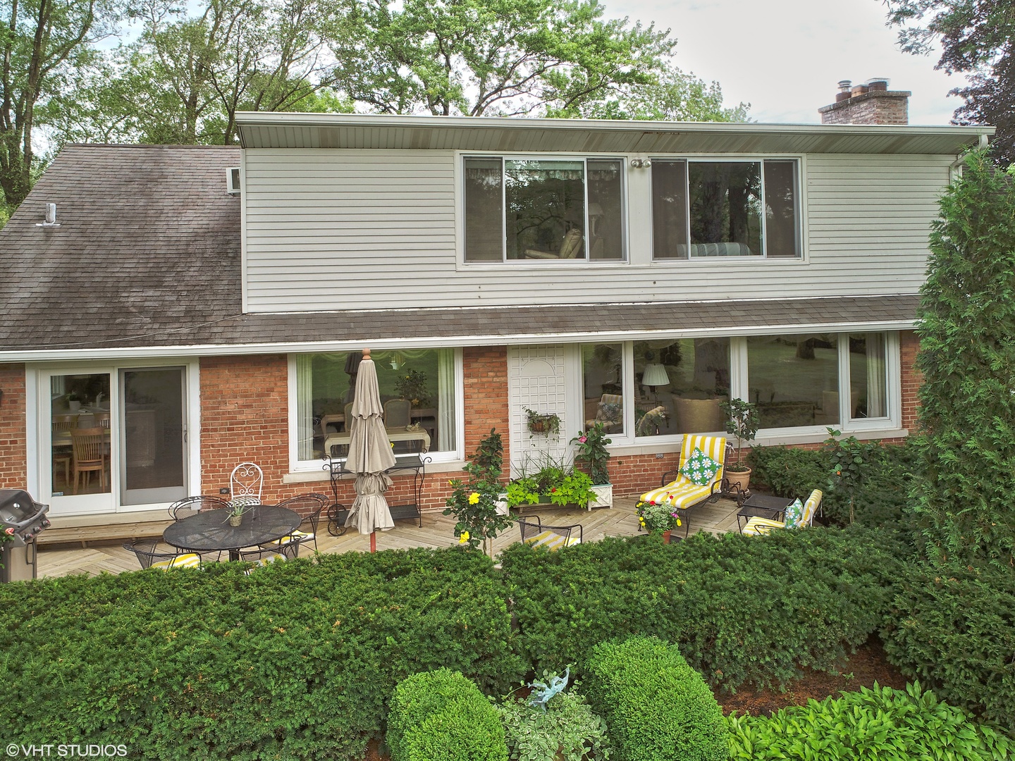 196 Coach Road Northfield, IL 60093 - Photo 33 of 36 a front view of a house with a yard and potted plants