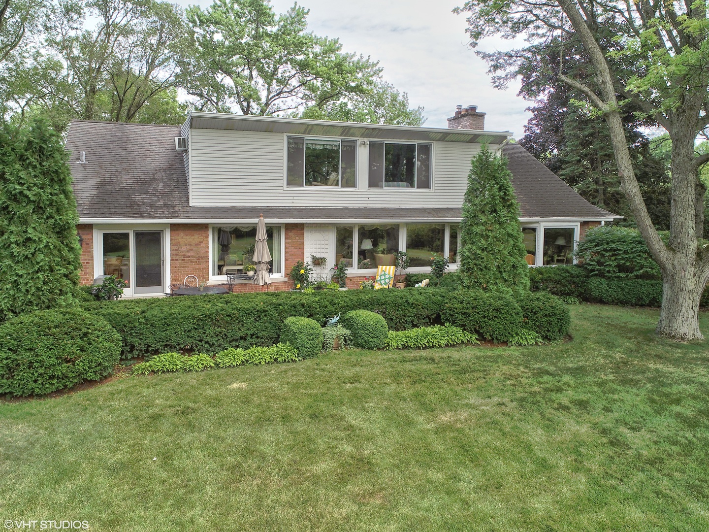 196 Coach Road Northfield, IL 60093 - Photo 34 of 36 a front view of a house with a yard