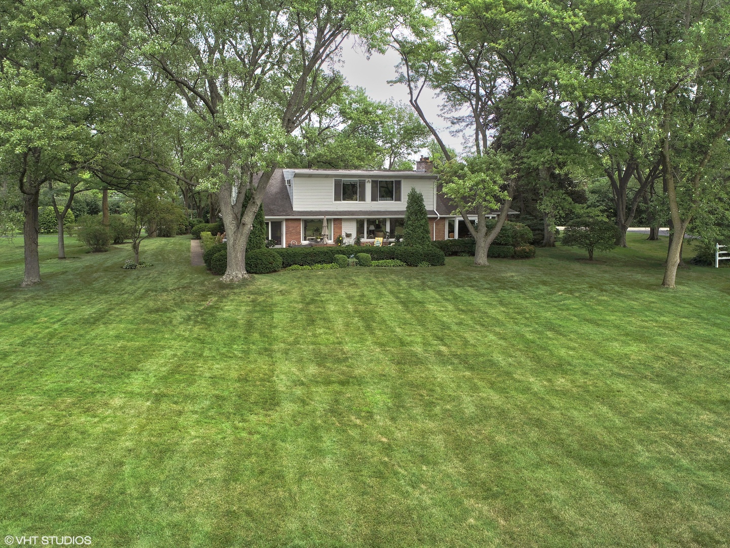 196 Coach Road Northfield, IL 60093 - Photo 35 of 36 a front view of a house with a garden