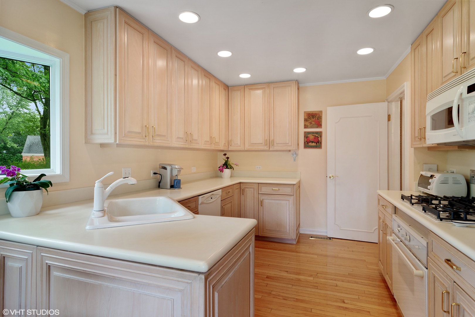 196 Coach Road Northfield, IL 60093 - Photo 9 of 36