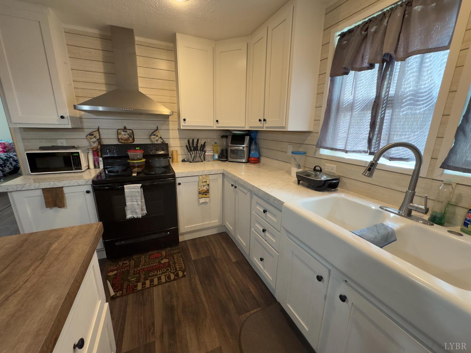 3772 Promise Land Road Appomattox, VA 24522 - Photo 13 of 28 a kitchen with a sink stove and cabinets