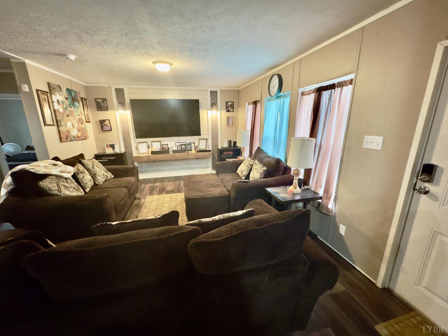 3772 Promise Land Road Appomattox, VA 24522 - Photo 10 of 28 a living room with furniture and a flat screen tv