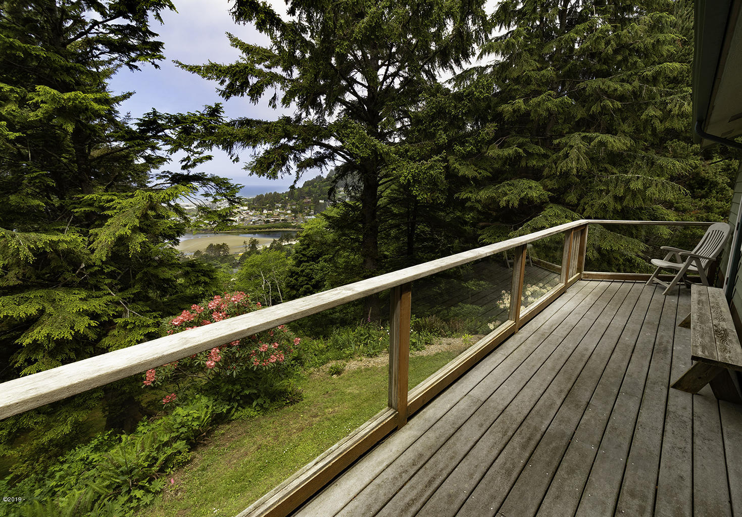 122 Reeves Circle Yachats, OR 97498 - Photo 8 of 40 Main Floor Deck