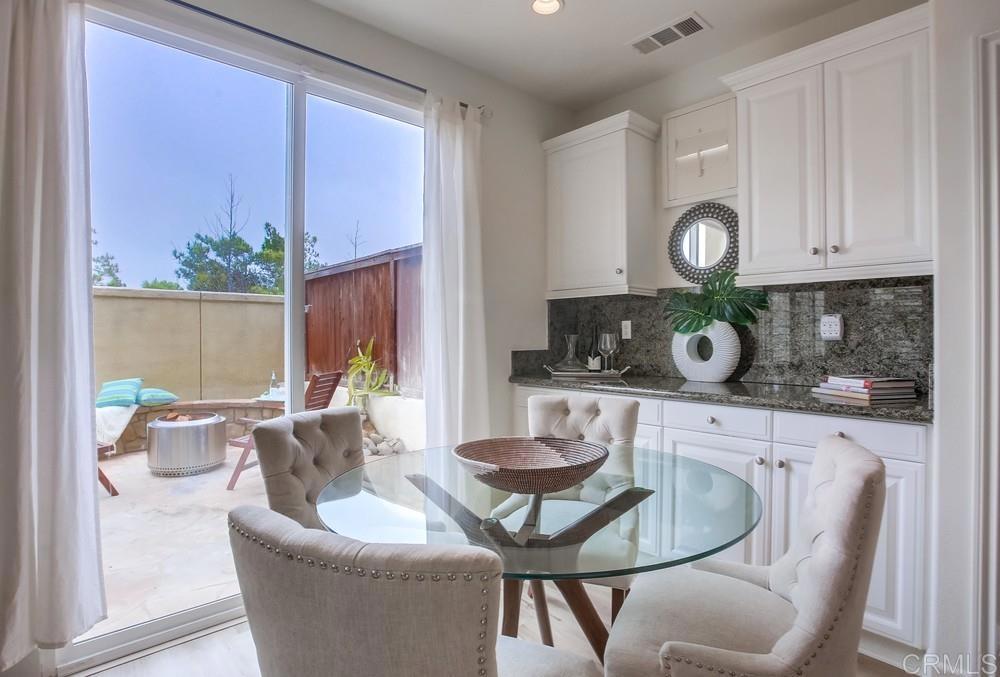 518 Beach Street Encinitas, CA 92024 - Photo 16 of 43 a living room with furniture and window