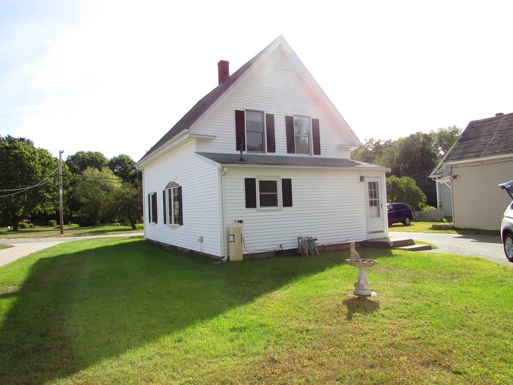 377 County Road Rochester, MA 02576 - Photo 4 of 28 a view of a house with a yard and sitting area