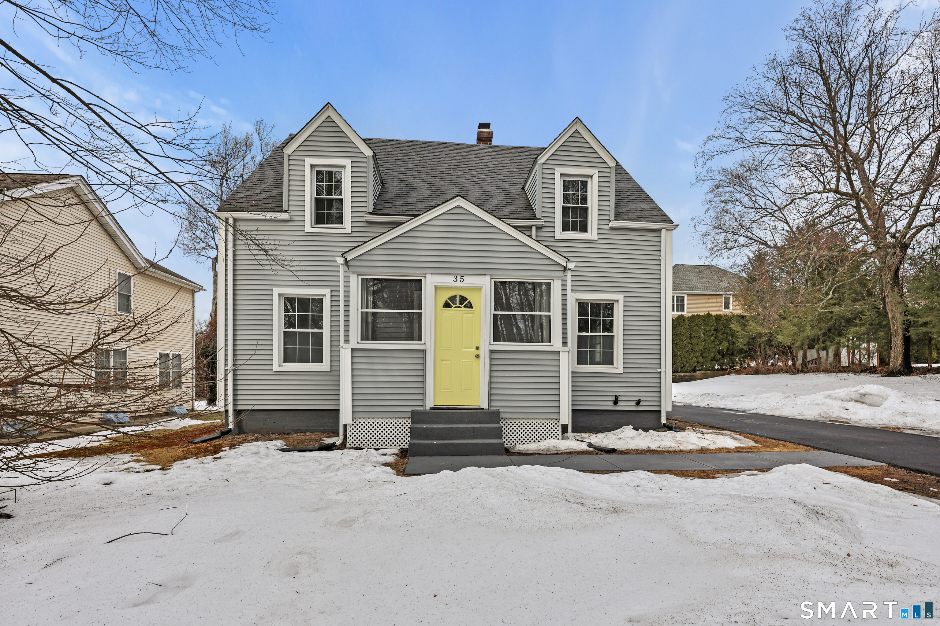 35 Kingston Street Wethersfield, CT 06109 - Photo 1 of 1 a front view of a house with a yard