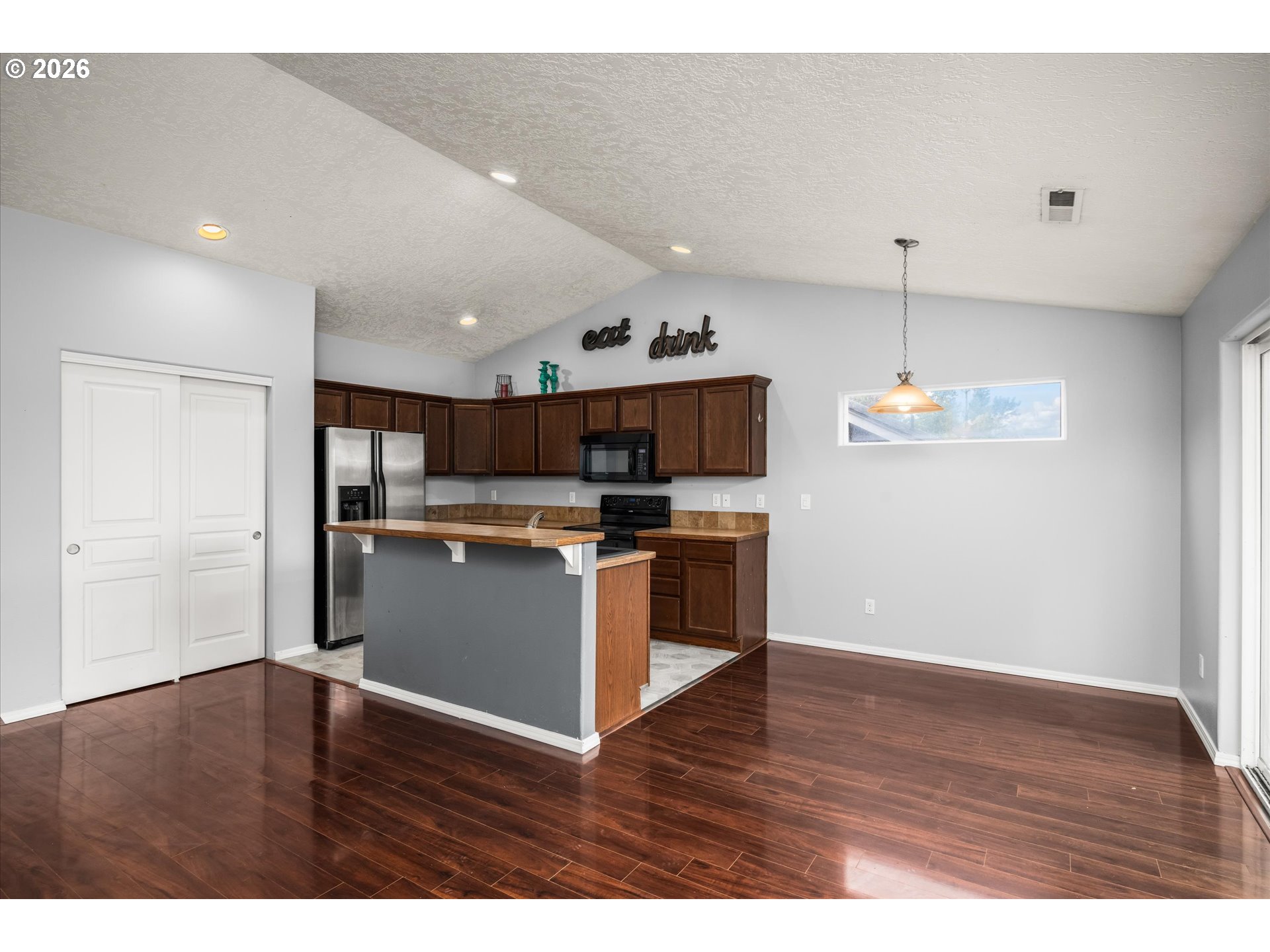 553 South 48th Place Springfield, OR 97478 - Photo 5 of 30 Kitchen/Dining Room