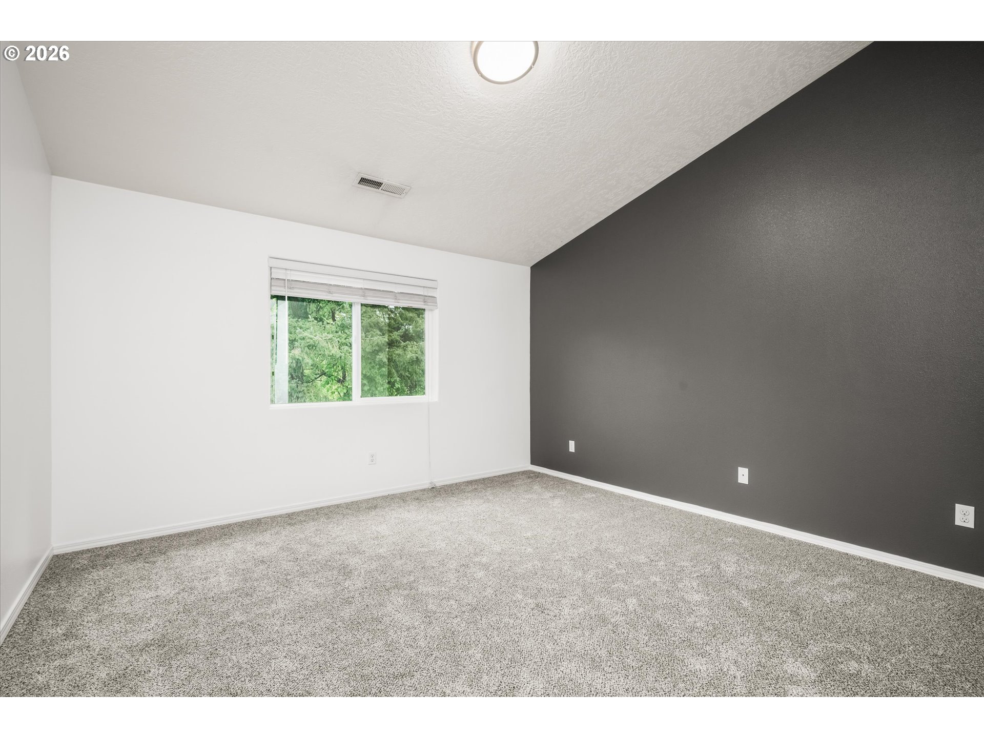 553 South 48th Place Springfield, OR 97478 - Photo 10 of 30 Primary Bedroom