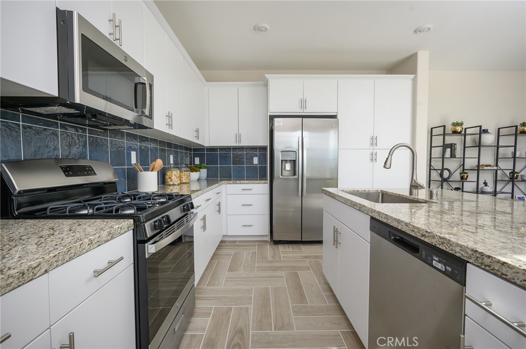 2431 Gunner Ridge Way Rialto, CA 92377 - Photo 5 of 27