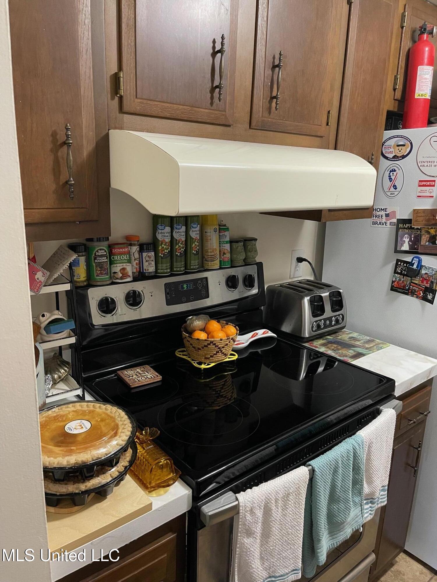 212 Highpoint Drive Diamondhead, MS 39525 - Photo 12 of 31 Kitchen