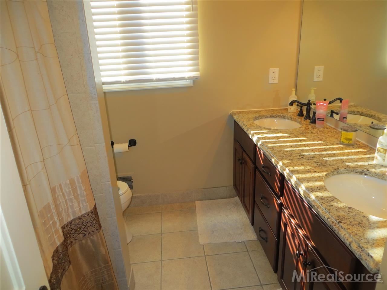 70 Vernier Road Grosse Pointe, MI 48236 - Photo 24 of 32 31227177-23.JPG