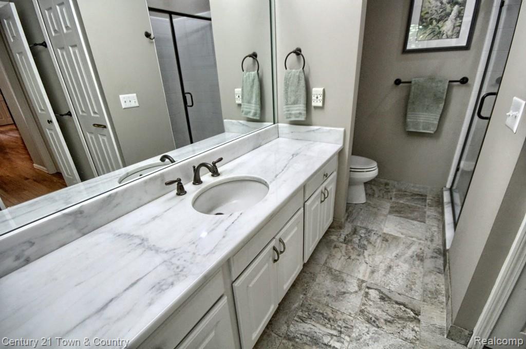 306 Drace Street Rochester, MI 48307 - Photo 16 of 30 Master Bath