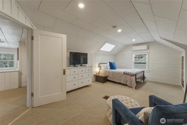 a view of entryway and hall