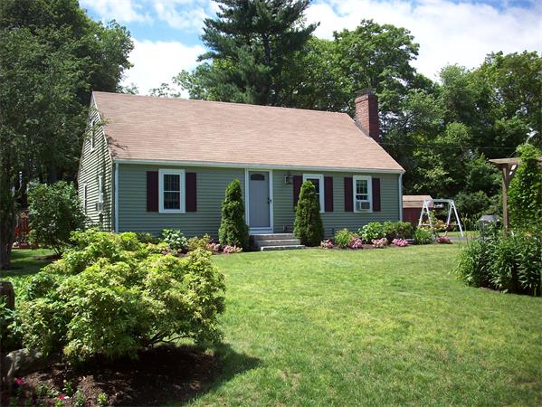 5 Honeysuckle Road Hamilton, MA 01982 - Photo 1 of 26 Gallery Image 1