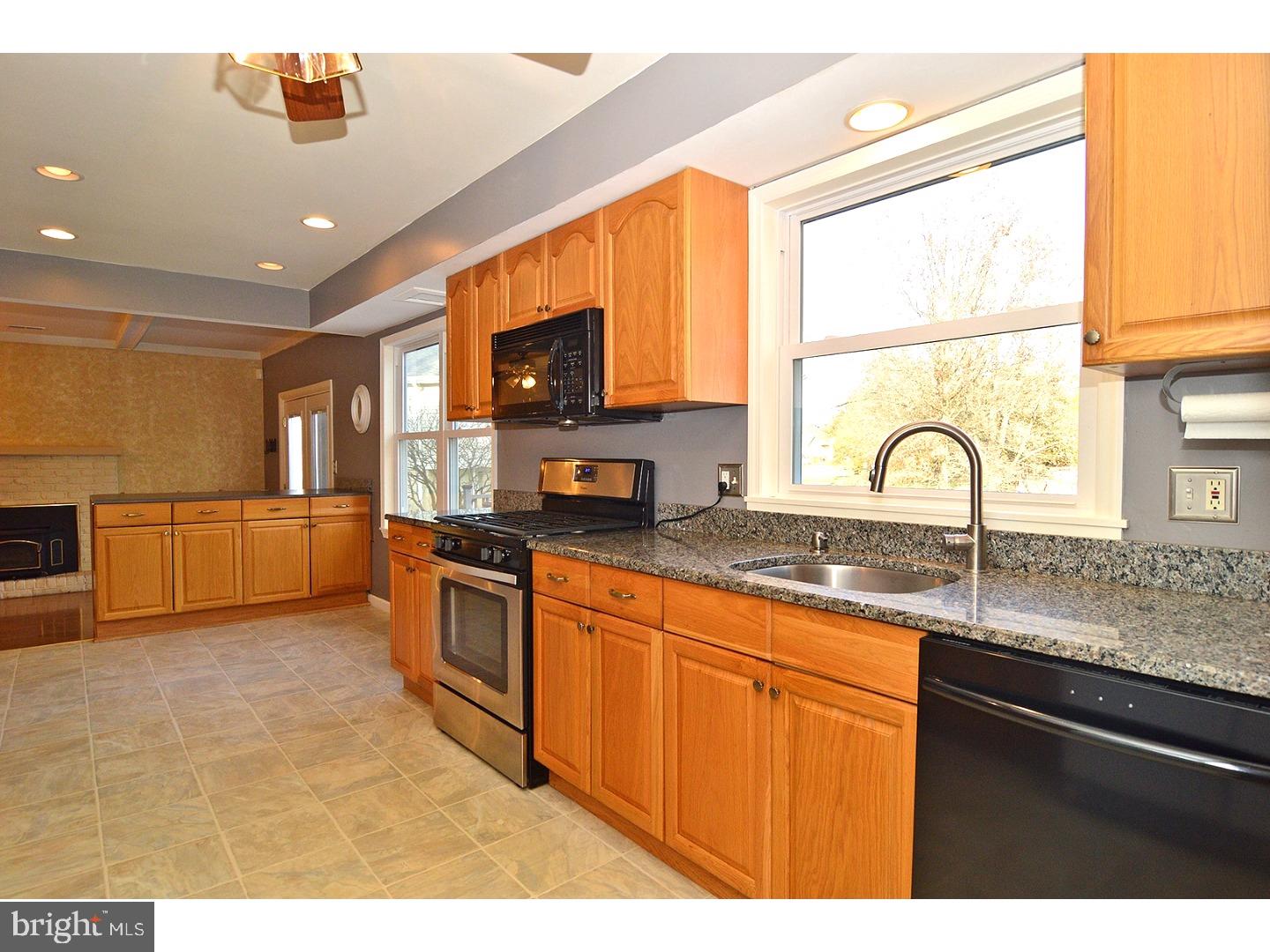 4502 Farming Ridge Boulevard Reading, PA 19606 - Photo 7 of 24 Kitchen