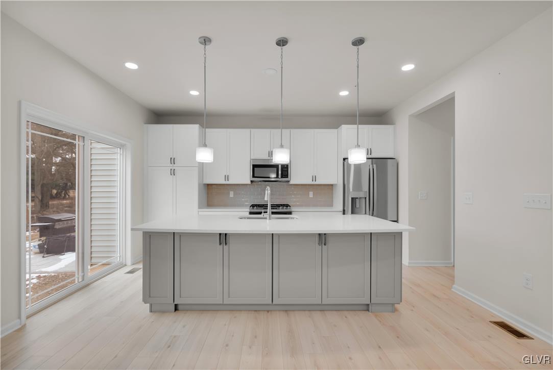4814 Daisy Road Allentown, PA 18104 - Photo 8 of 33 Kitchen Island