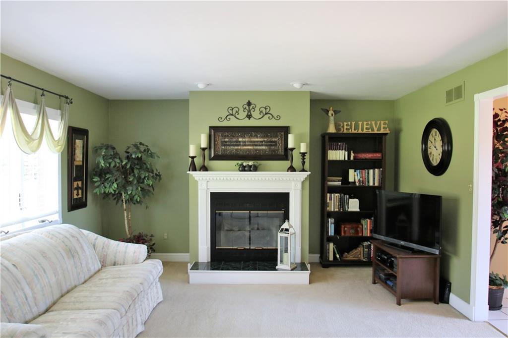 338 Wilson Road Clinton, PA 15026 - Photo 3 of 23 Bright and airy Family Room