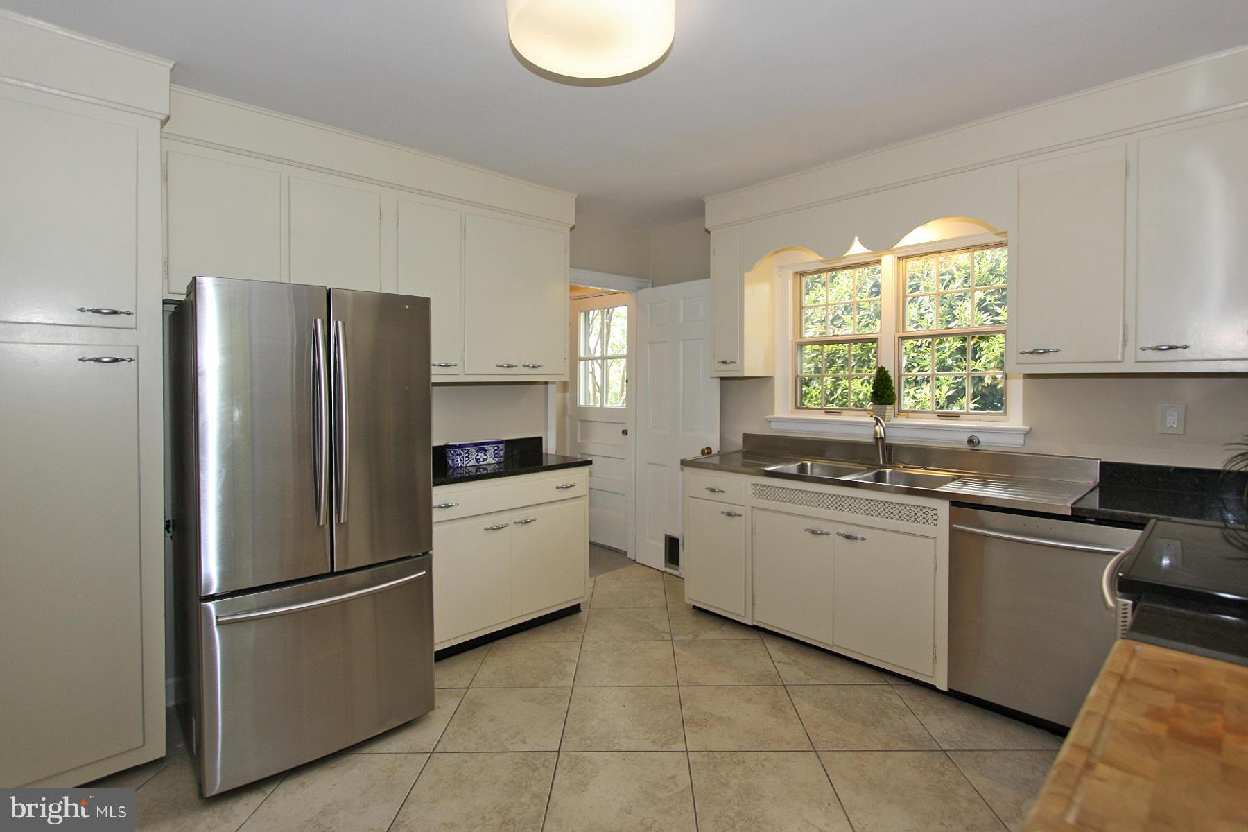 3909 Ridge Road Annandale, VA 22003 - Photo 22 of 30 Kitchen