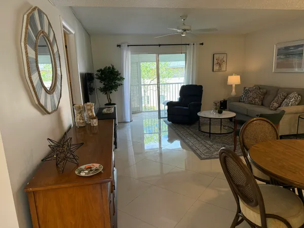 $160,000 | 18081 Southeast Country Club Drive, Unit 769, Jupiter, FL 33469