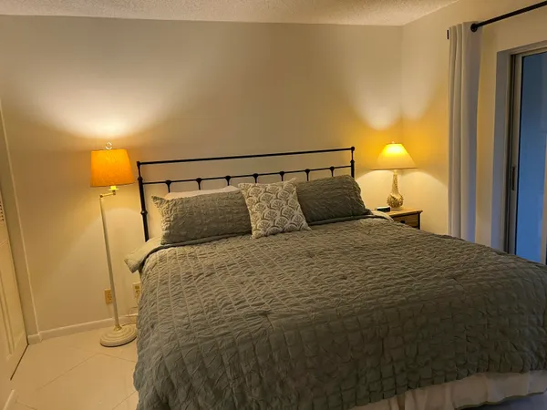 $160,000 | 18081 Southeast Country Club Drive, Unit 769, Jupiter, FL 33469