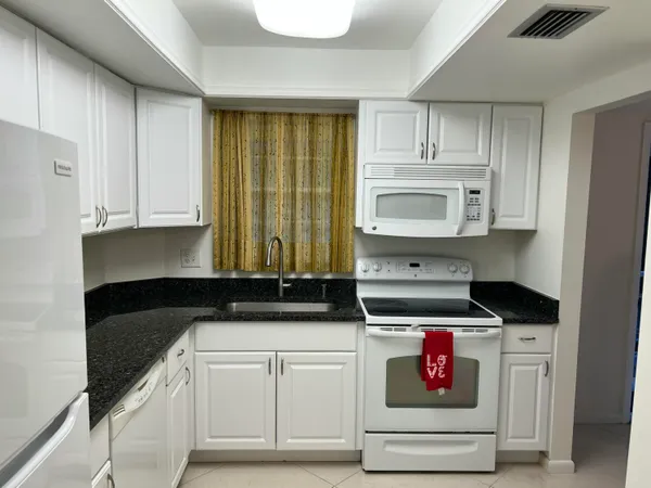 $160,000 | 18081 Southeast Country Club Drive, Unit 769, Jupiter, FL 33469