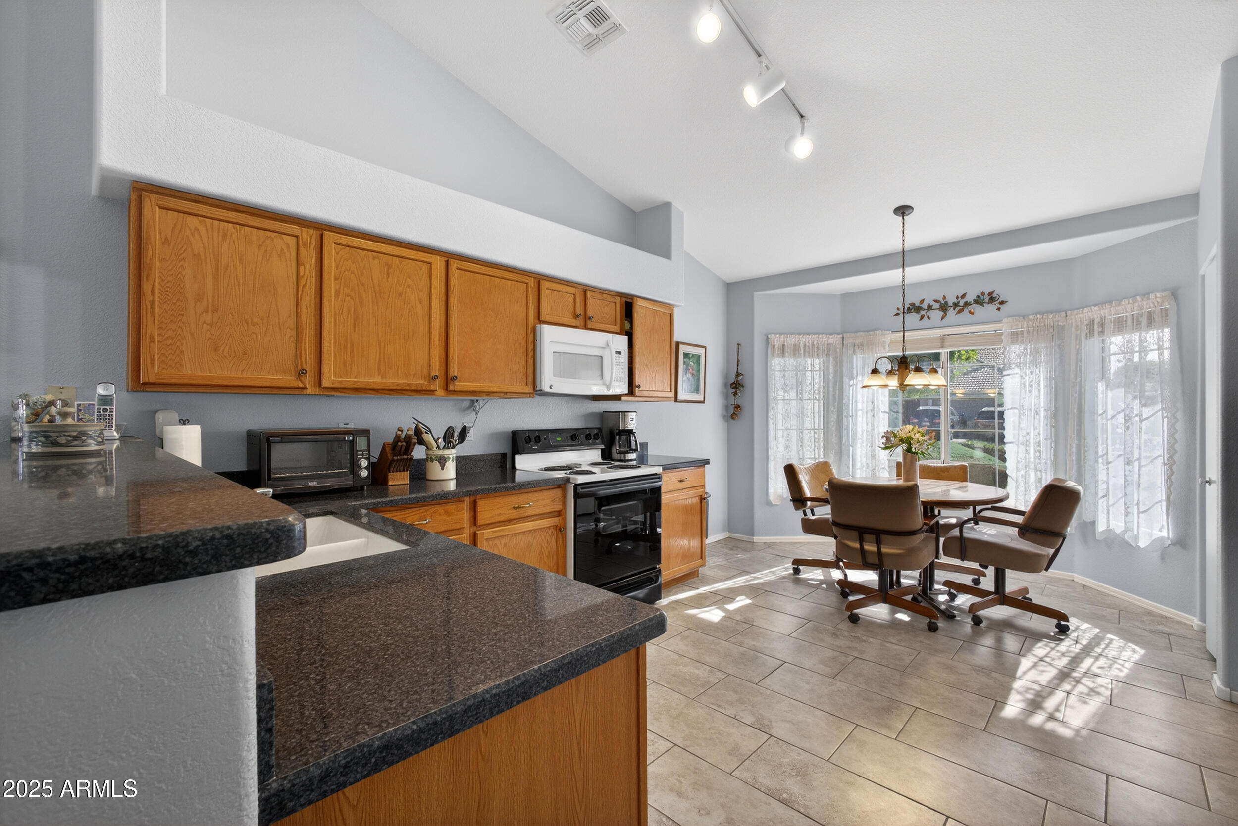 552 East Jasper Drive Gilbert, AZ 85296 - Photo 12 of 42 Kitchen