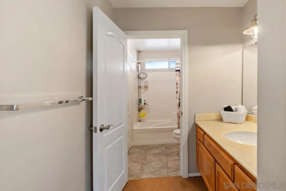 13755 Royal Melbourne Square San Diego, CA 92128 - Photo 57 of 75