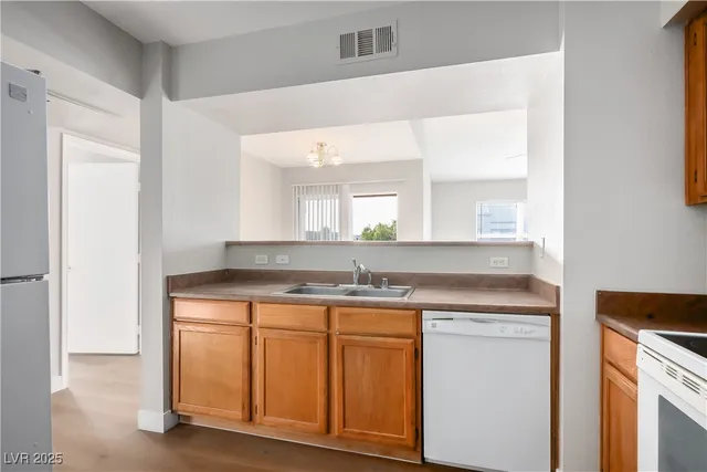 $1,350 | 6650 West Warm Springs Road, Unit 2040, Las Vegas, NV 89118