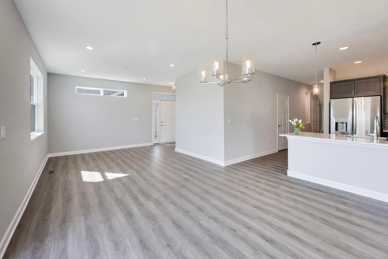 270 Masters Drive Addison, IL 60101 - Photo 3 of 29