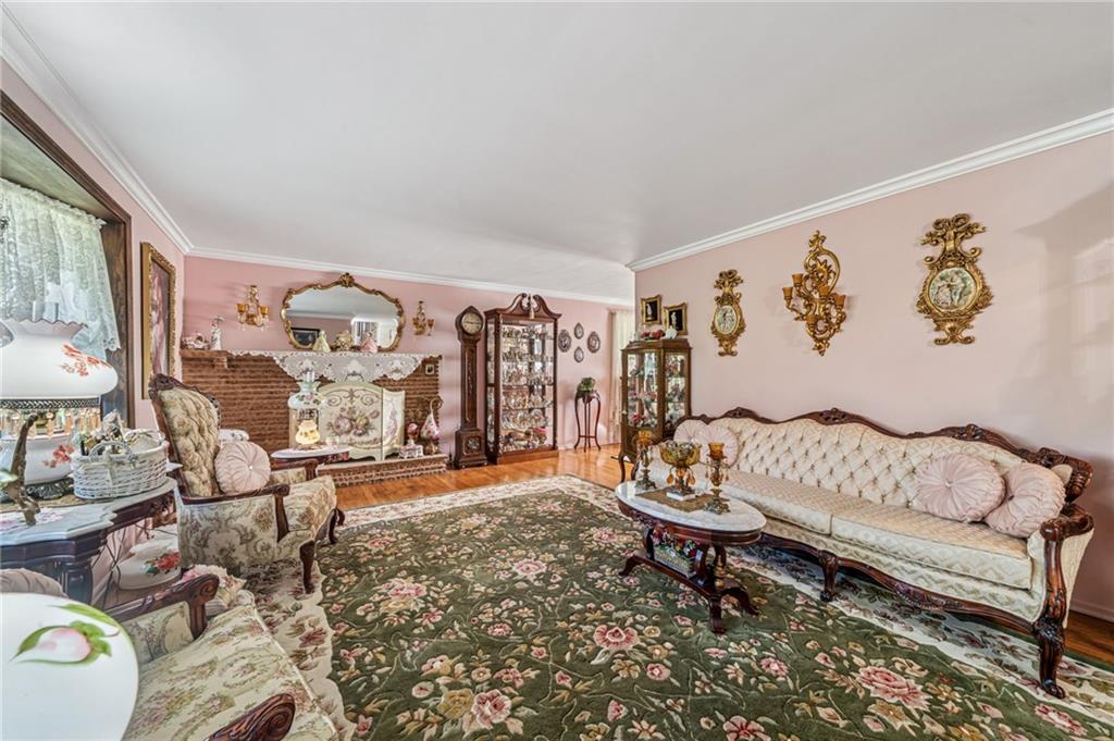 228 Ridgeview Drive Venetia, PA 15367 - Photo 11 of 37 a living room with furniture and wooden floor