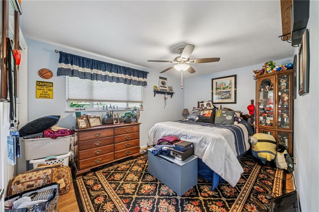 228 Ridgeview Drive Venetia, PA 15367 - Photo 20 of 37 a bedroom with furniture and a bed