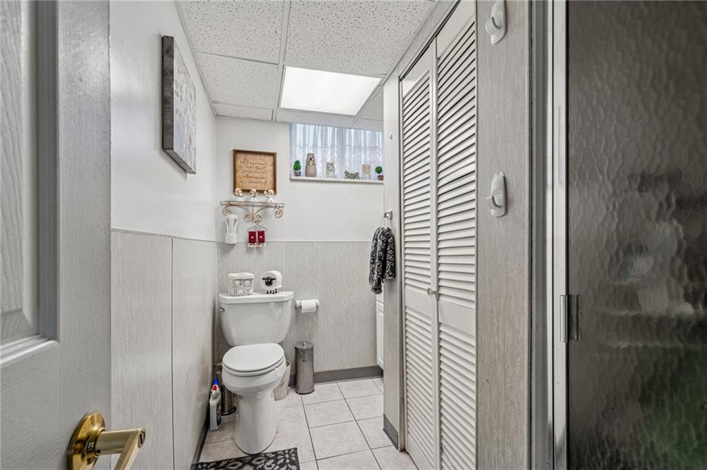 228 Ridgeview Drive Venetia, PA 15367 - Photo 21 of 37 a bathroom with a toilet and a shower