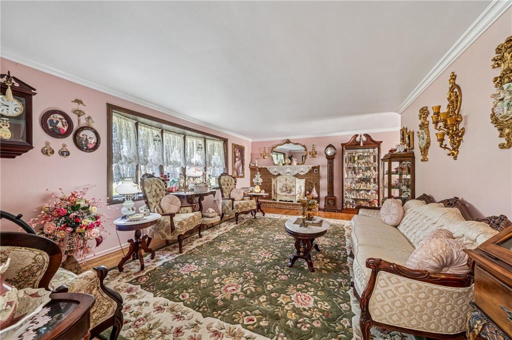 228 Ridgeview Drive Venetia, PA 15367 - Photo 10 of 37 a living room with furniture and a large window