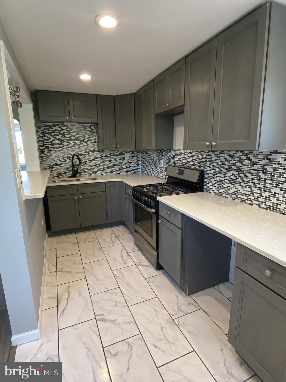 2098 Heather Road Folcroft, PA 19032 - Photo 8 of 27
