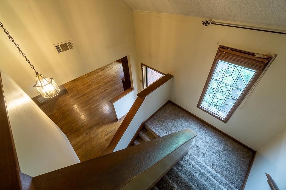 6761 Castlegate Lane Memphis, TN 38141 - Photo 11 of 25 Beautiful leaded glass window!
