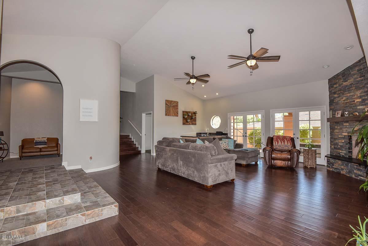2335 East Mountain View Road Phoenix, AZ 85028 - Photo 6 of 43 Living Room-Den