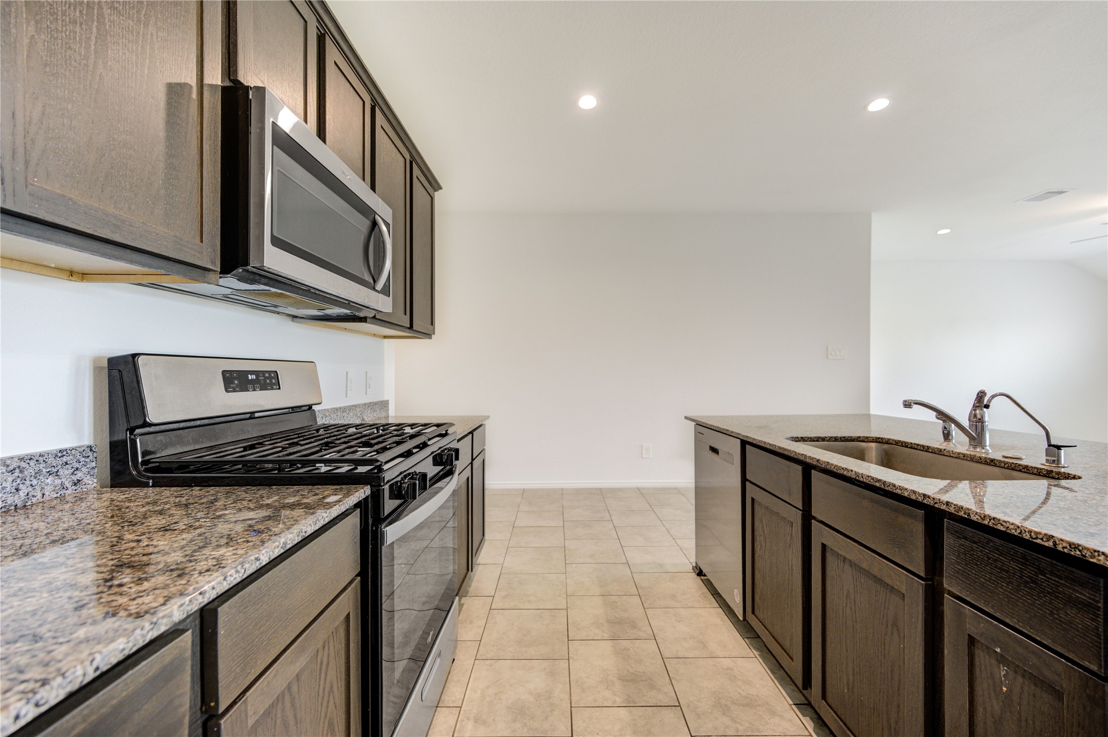 7547 Cattle Walker Court Rosharon, TX 77583 - Photo 5 of 27