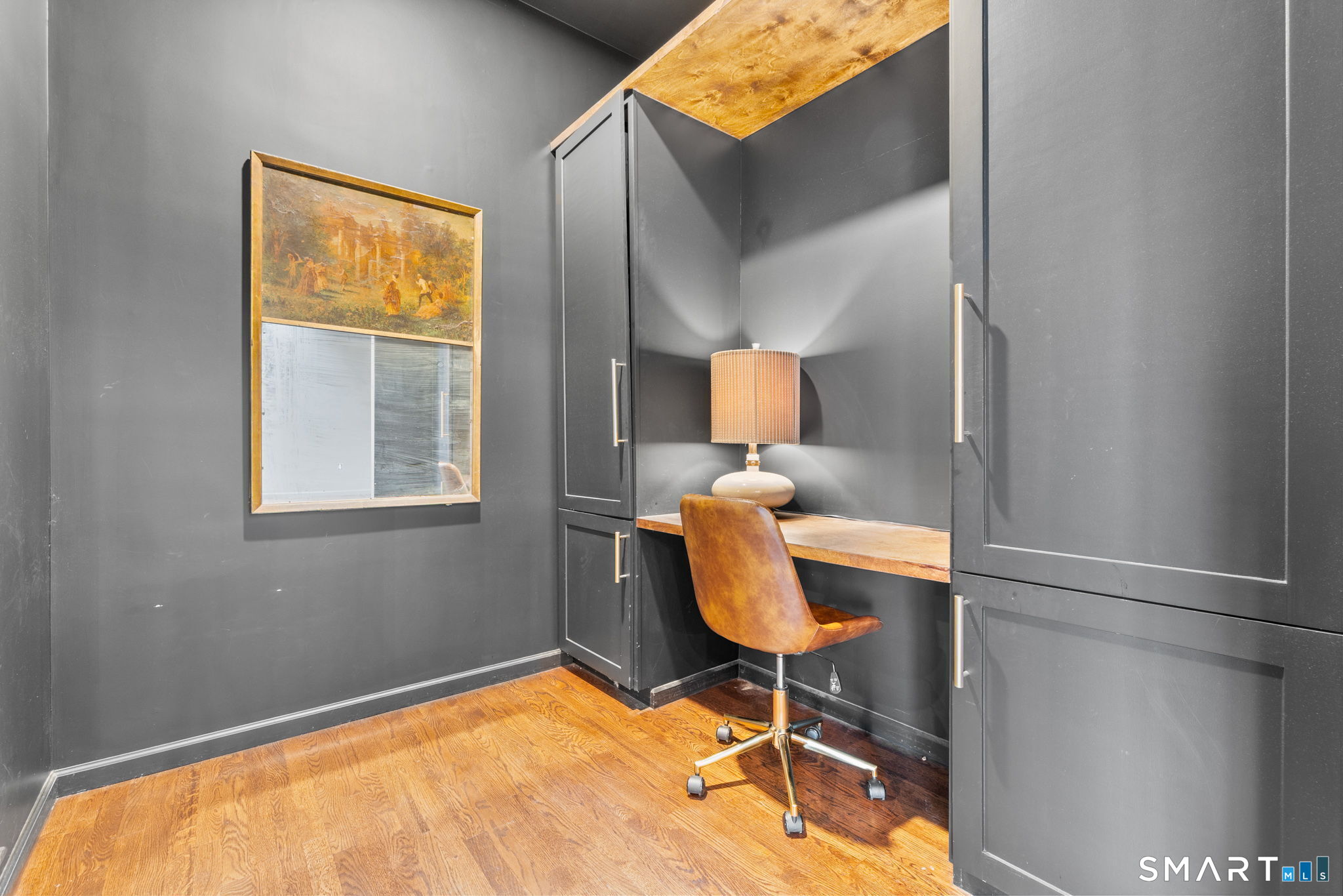 326 Thayer Pond Road Wilton, CT 06897 - Photo 11 of 40 a lamp on a table in a room with a window