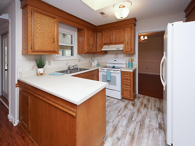201 Turtle Cove Road Summerville, SC 29485 - Photo 10 of 44 Nice sunny kitchen