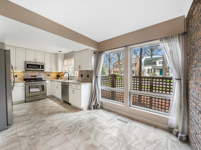 130 Prairie Avenue Wilmette, IL 60091 - Photo 9 of 24